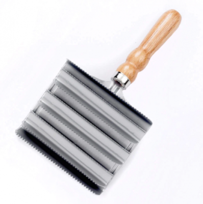 Lincoln Metal Curry Comb - Large